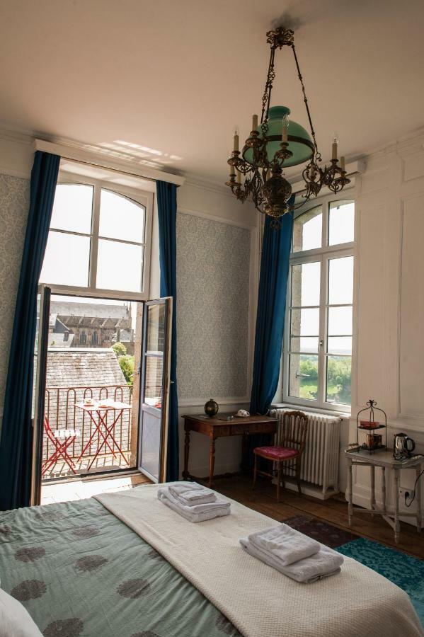 Hotel Particulier Le Mercier De Montigny -Une Nuit Sur Les Remparts- Fougères Exteriör bild