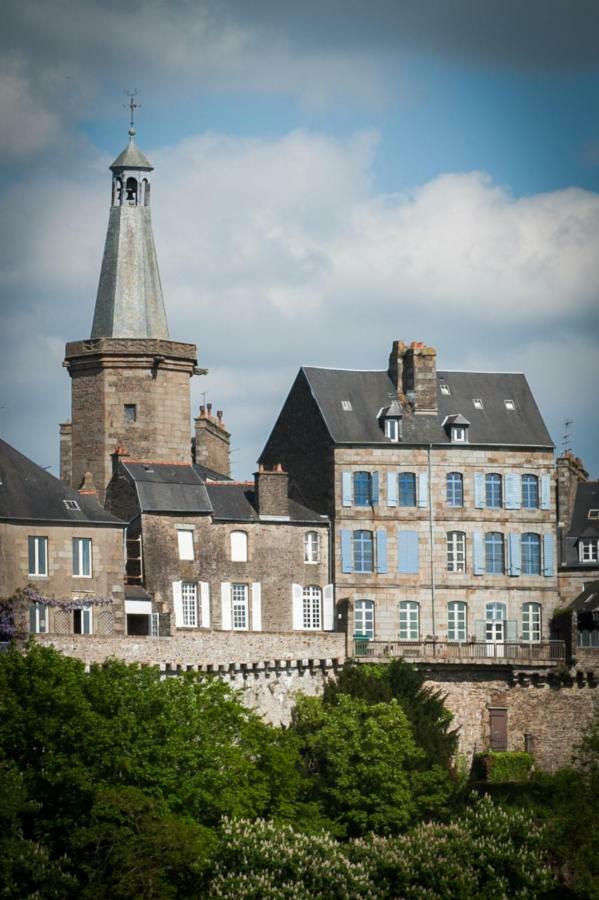Hotel Particulier Le Mercier De Montigny -Une Nuit Sur Les Remparts- Fougères Rum bild