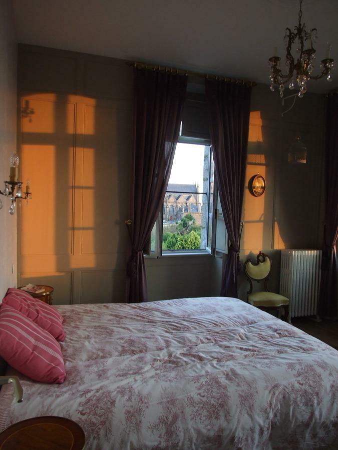 Hotel Particulier Le Mercier De Montigny -Une Nuit Sur Les Remparts- Fougères Exteriör bild