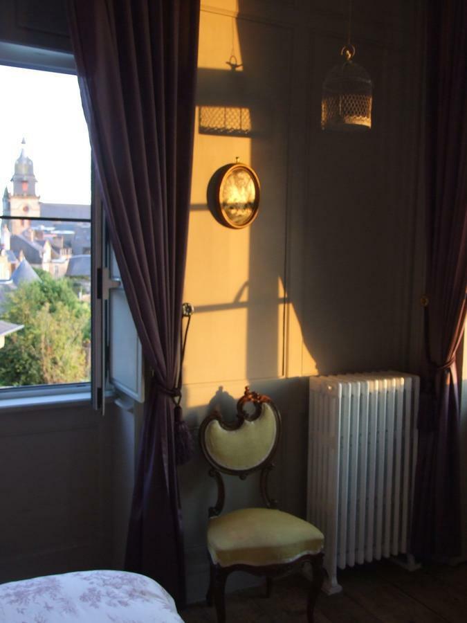Hotel Particulier Le Mercier De Montigny -Une Nuit Sur Les Remparts- Fougères Exteriör bild