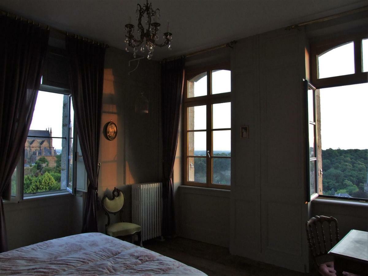 Hotel Particulier Le Mercier De Montigny -Une Nuit Sur Les Remparts- Fougères Exteriör bild